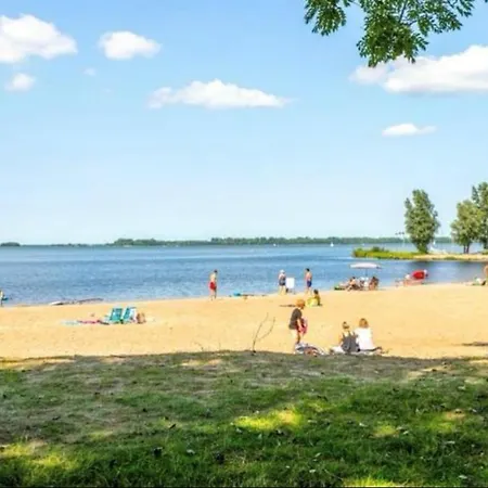 Slechtvalk 7 Holiday park *